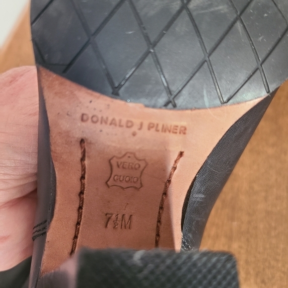 DONALD J Pliner Sarje Ankle Boots - Picture 12 of 16